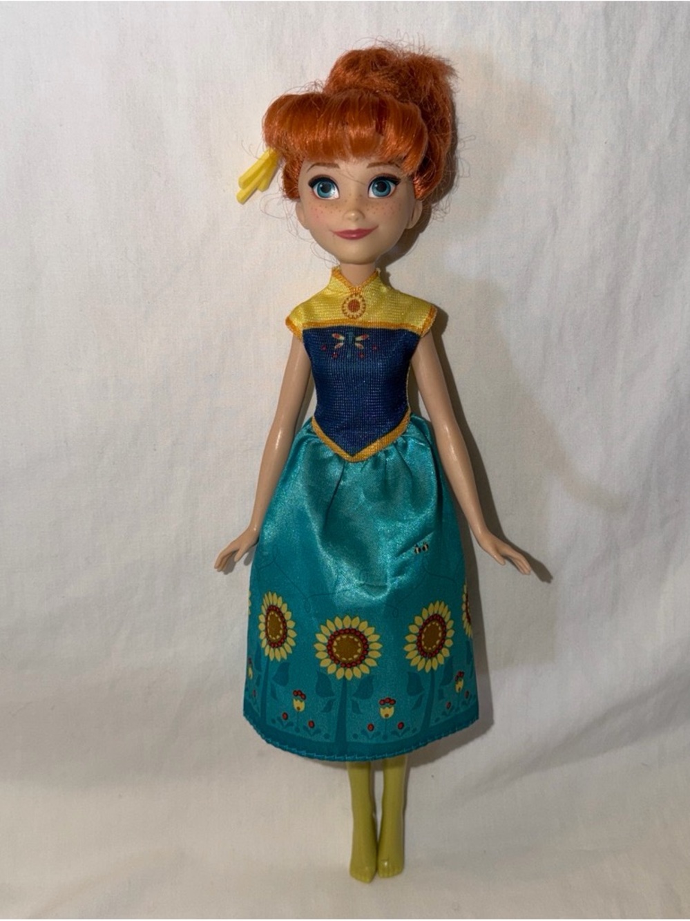 Disney’s Frozen Princess Ana Doll wearing sunflower dress (no shoes) Green Legs